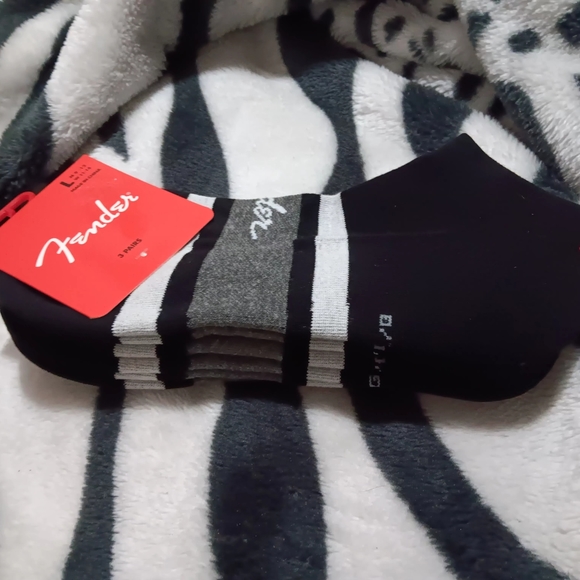 ✨️ FREE with purchase of 3 or more items✨️ - Picture 3 of 3